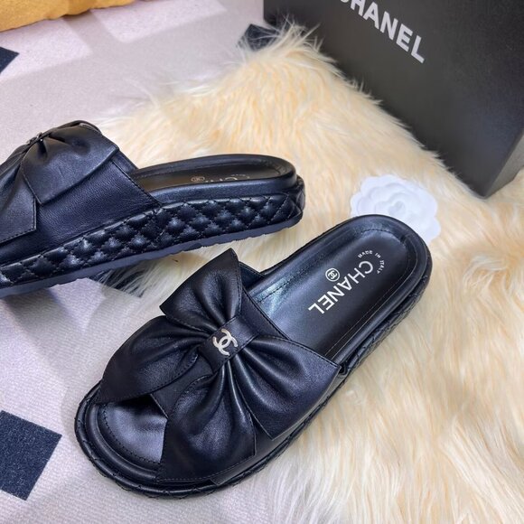 Chanel slippers - Picture 3 of 8